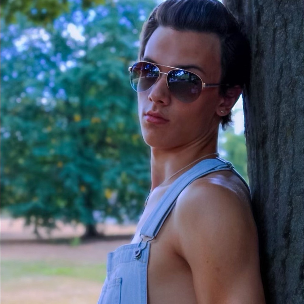 Meet your Posher, Brennan